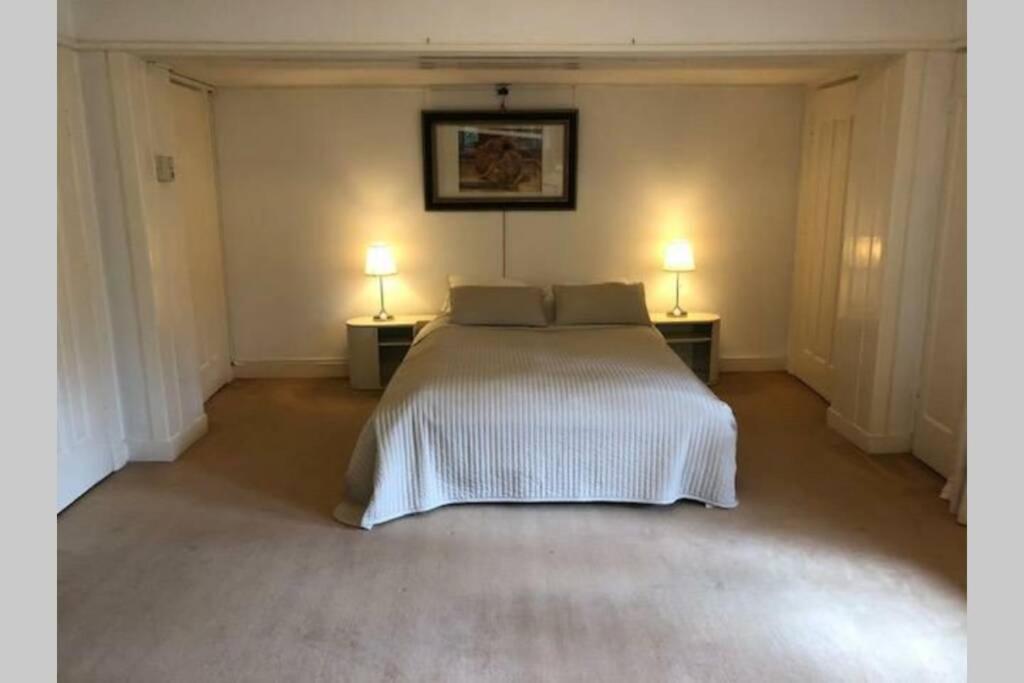 Vrijstaande Rietgedekte Villa Nabij Uitvalswegen Wassenaar Dış mekan fotoğraf